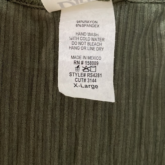 Blooms Tank - Picture 4 of 6